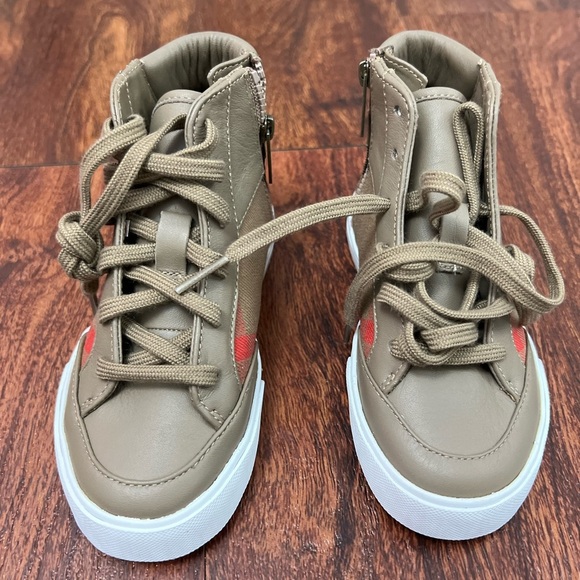 Burberry hi top boys sneakers - Picture 3 of 10